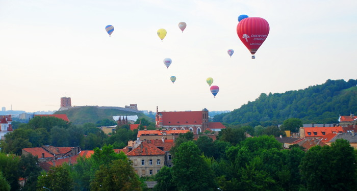 Oro balionai Vilniaus senamiestyje